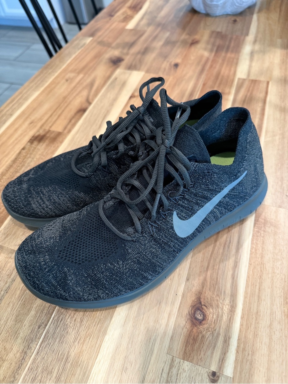 Nike Men's Green FreeRun FlyKnit Running Sneakers with Gray Swoosh